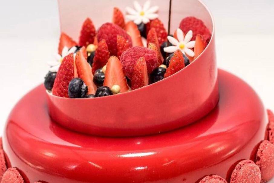 Strawberries garden cream cake